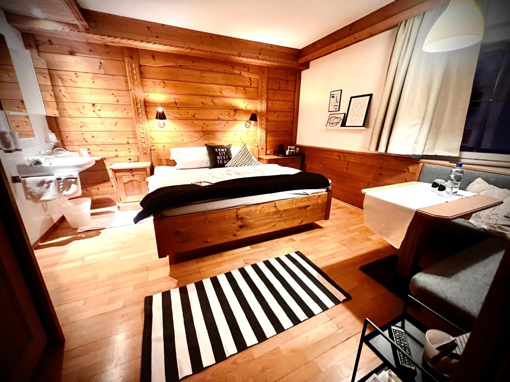 Haus Tirolerland Hotell Oetz Exteriör bild
