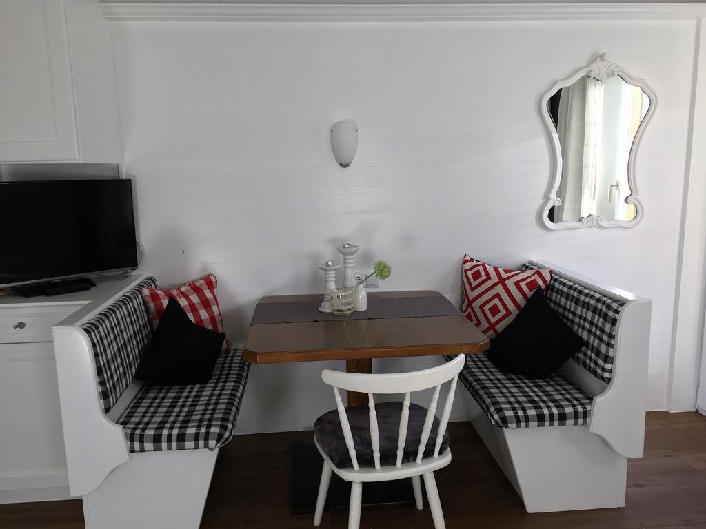 Haus Tirolerland Hotell Oetz Exteriör bild